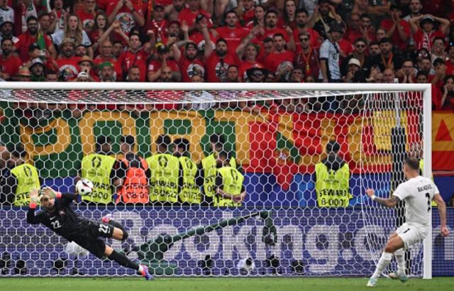 1719877716757099644.png 球球大作战直播-佩佩C罗险成罪人 点球大战三连扑 科斯塔一战成圣