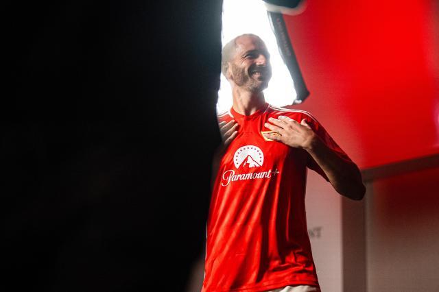 1693579259484046700.jpg 戈森斯后又一重磅新援,博努奇为欧洲杯加盟柏联