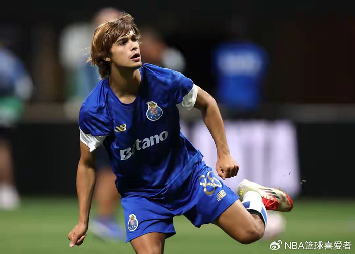 ​7000万！皇马盯上葡萄牙新核，但安切洛蒂真的需要他吗？|转会|罗德里戈·埃尔南德斯·卡斯坎特|圣地亚哥-伯纳乌足球场|维蒂尼亚-费雷拉|罗德里戈-莫拉_新浪体育_新浪新闻